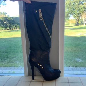 Donald J. Pilner Black Boots w/heel
